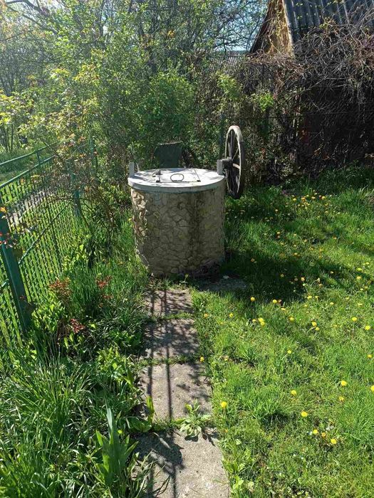 Продаж двох дачних будинків з санвузлом
