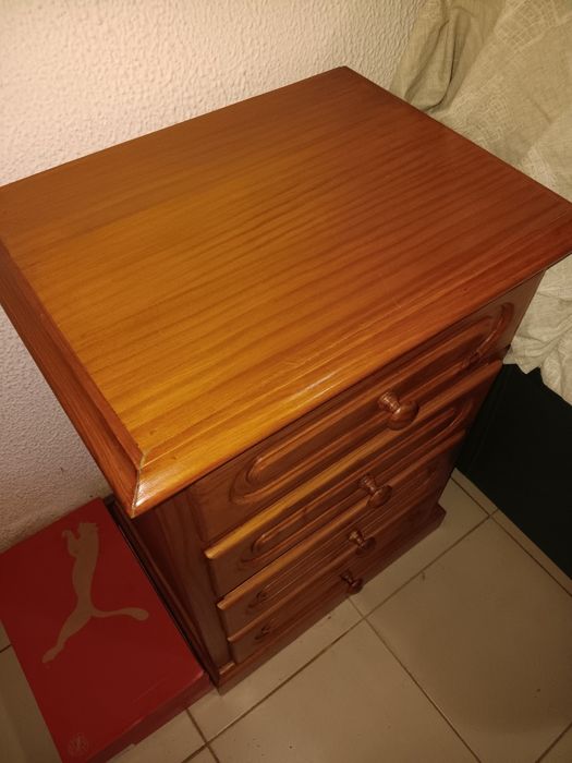 Conjunto 1 comoda + 2 mesas de cabecira madeira maciça