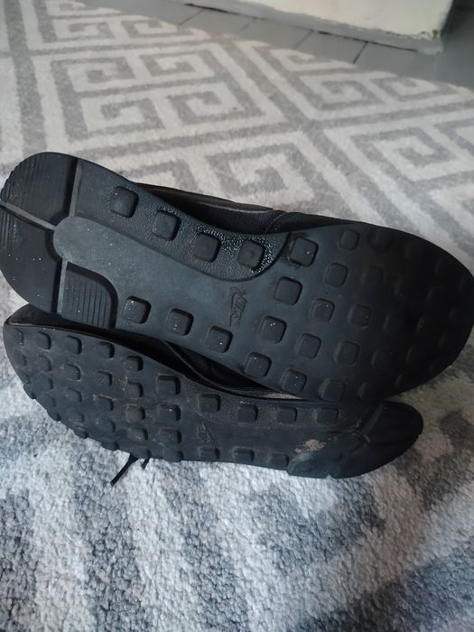 Кросівки 38 натуральна замша, чорні Nike