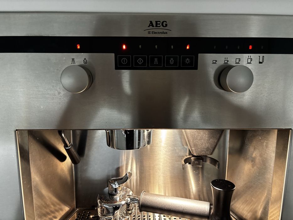 Máquina de café de encastrar AEG