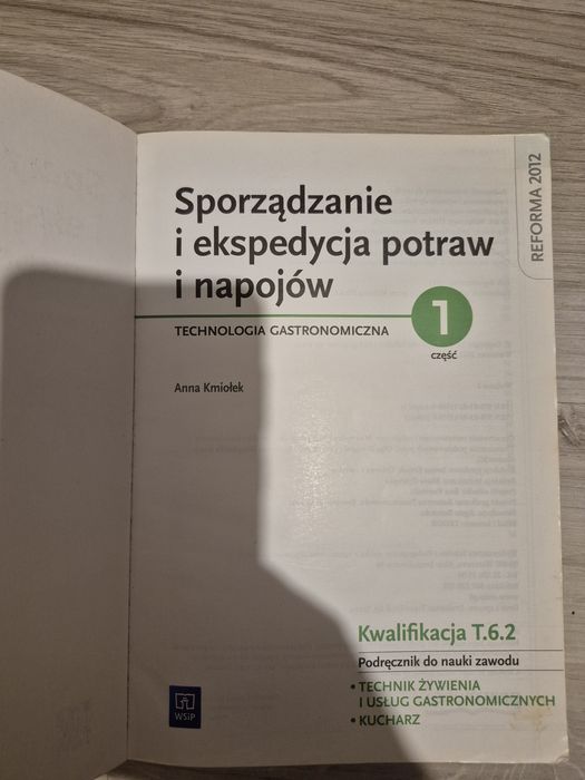 Podręcznik " Sporządzanie i ekspedycja potraw i napojów "