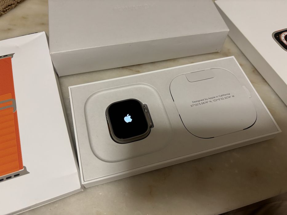 Apple Watch Ultra 2 49mm Titanium Orange Alpine Loop S