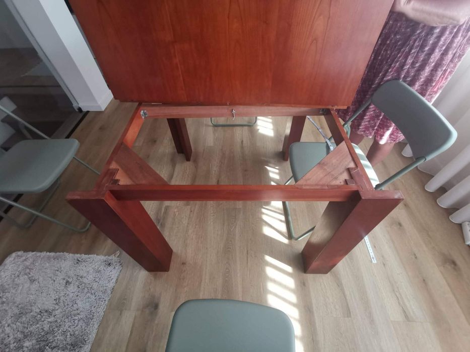 Mesa de jantar em cerejeira maciça, feita por decoradora. Urgente