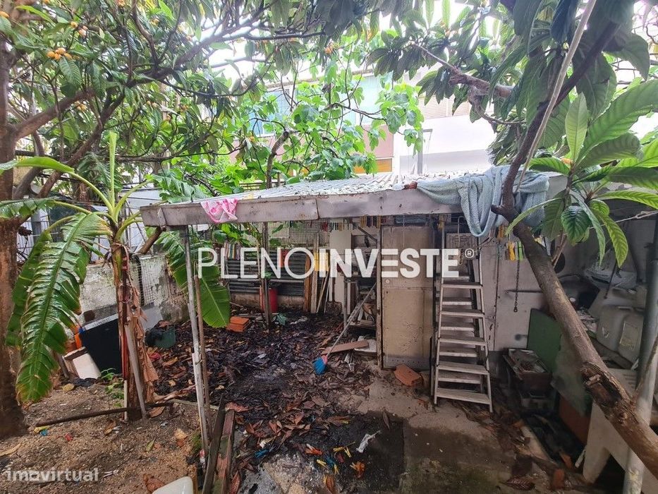 Apartamento T2 com Quintal no Laranjeiro