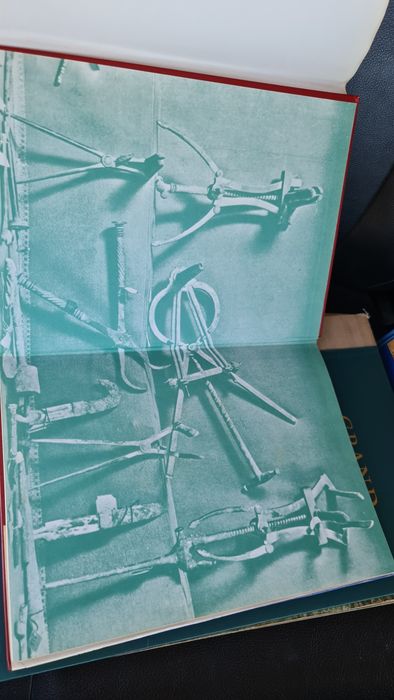 Livros antigos  de vários temas