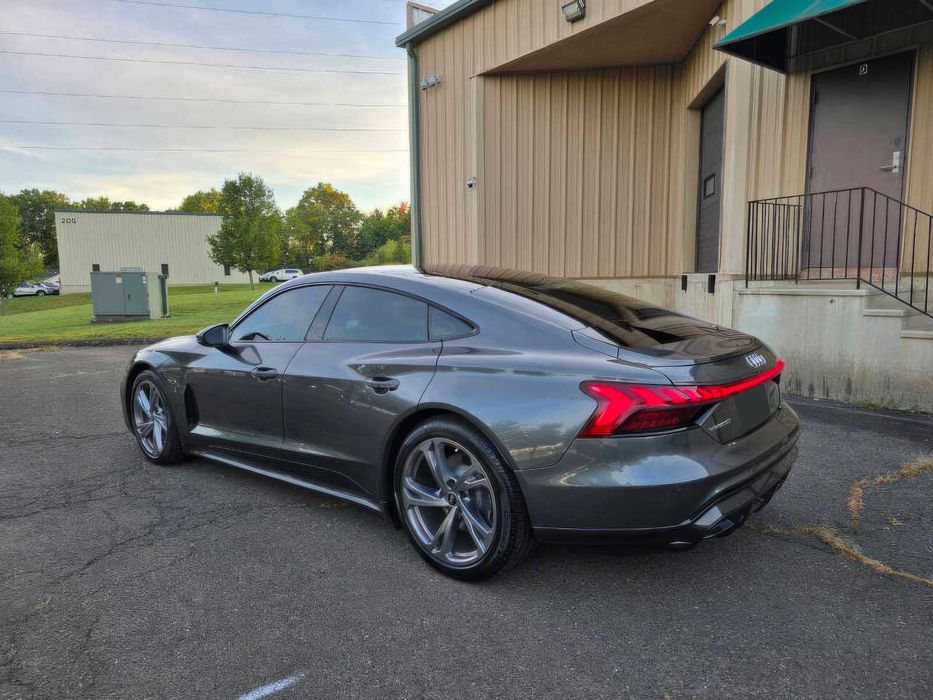 Audi e-tron GT      2022