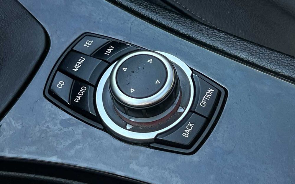 BMW 320 I 2009 року