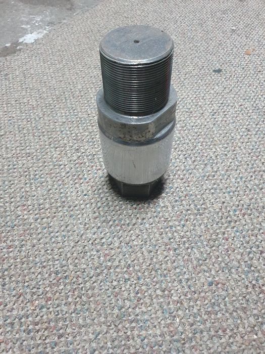 Śruba o średnicy gwintu 57 mm