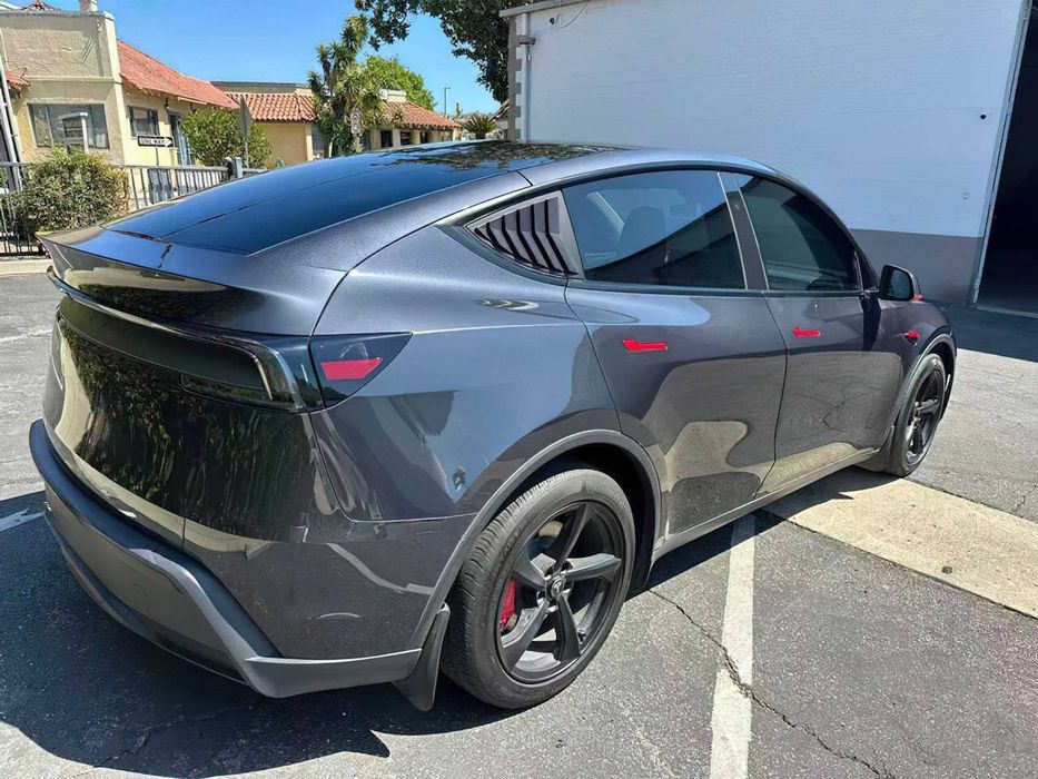 Tesla Model Y Premium      2026
