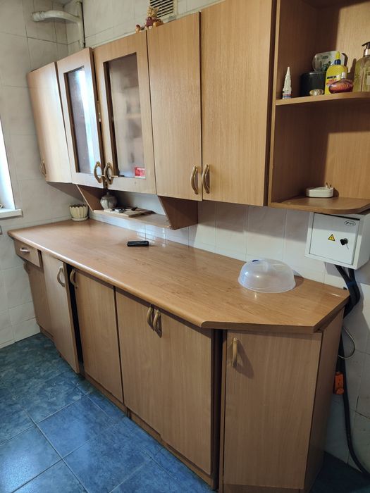 Продам Кухню БУ длина 2100мм