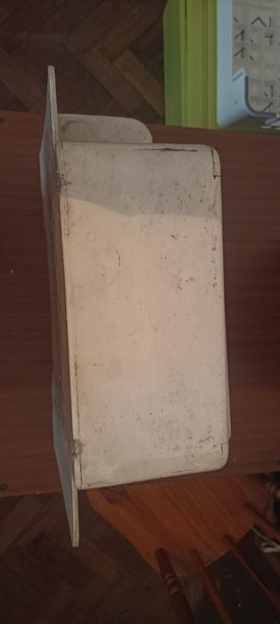 Antigo armário de casa de banho