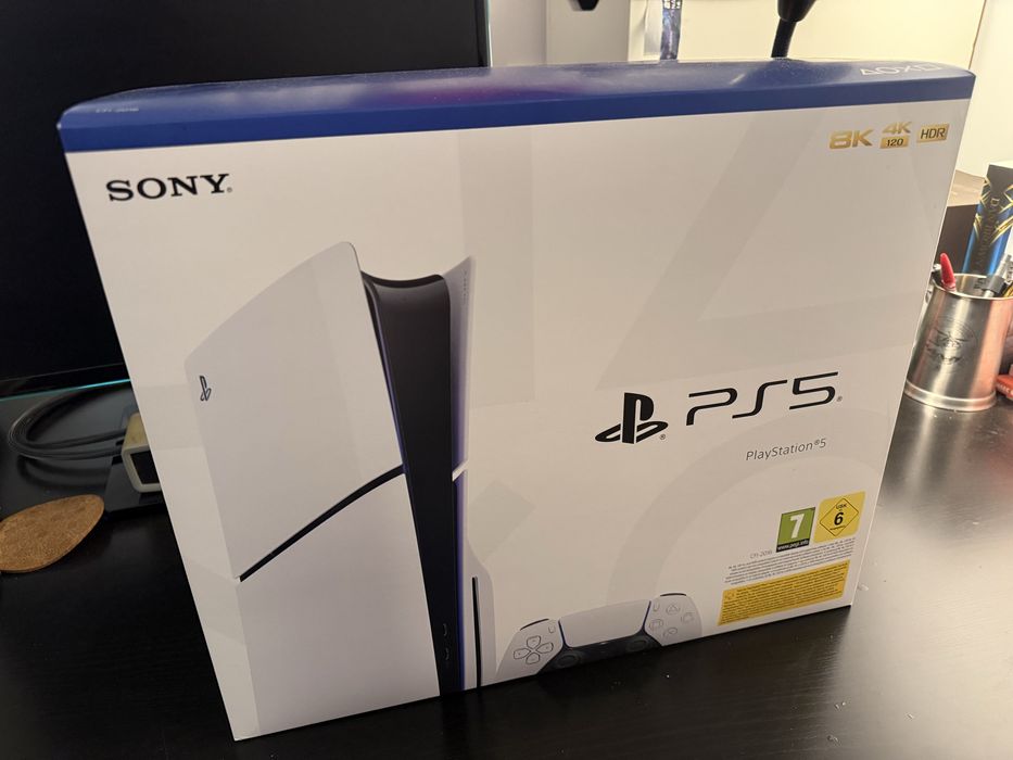 PlayStation 5 + 8 jogos
