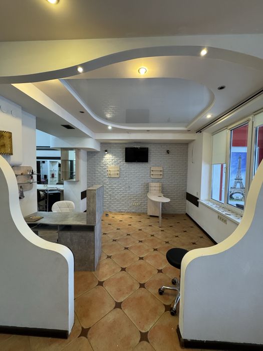 Оренда приміщення, ЦЕНТР, н/б, фасад, недорого.