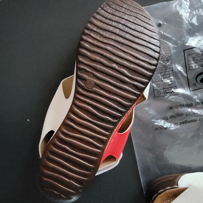 Босоніжки, нові та легкі