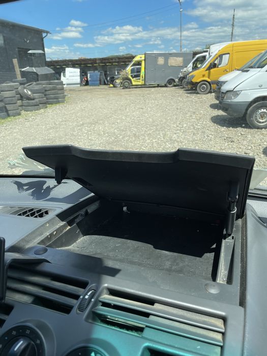 Бардачок полка центральна Vito W639 Віто 111 112 115