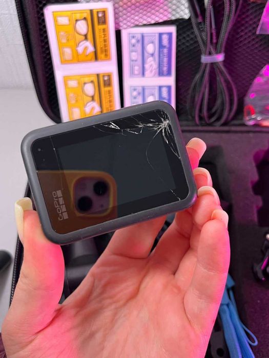 Екшн-камера GoPro Hero 8 з розбитим екраном