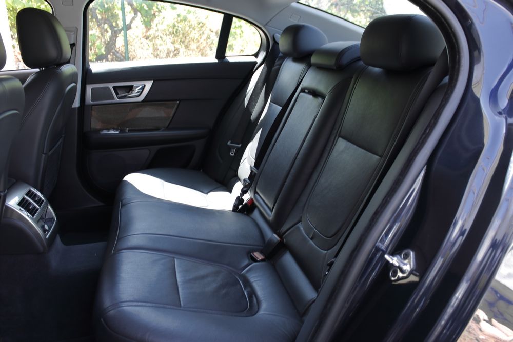 Jaguar XF 2.2 D Luxury Auto (229€/Mês)