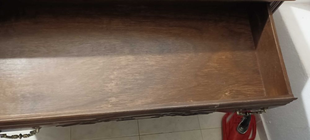 Cabeceira de madeira tratada usada