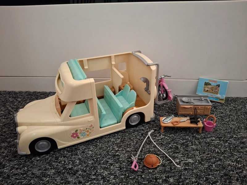 Epoch Sylvanian Families Rodzinny kamper auto