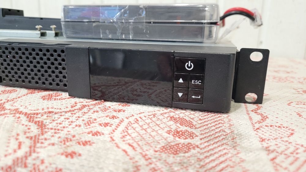 Источник песперебойного питания.