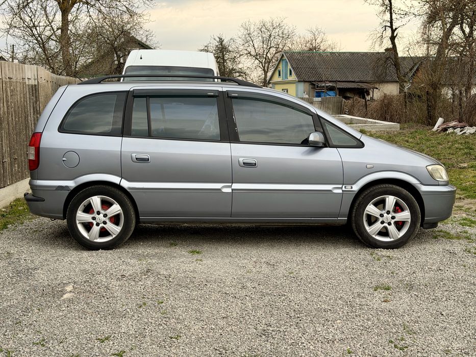 Opel Zafira 2004 рік 1,6 бенз 7 - місна