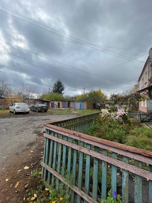 3-Кімнатна квартира в місті Буринь , біля автовокзалу , з гаражем !