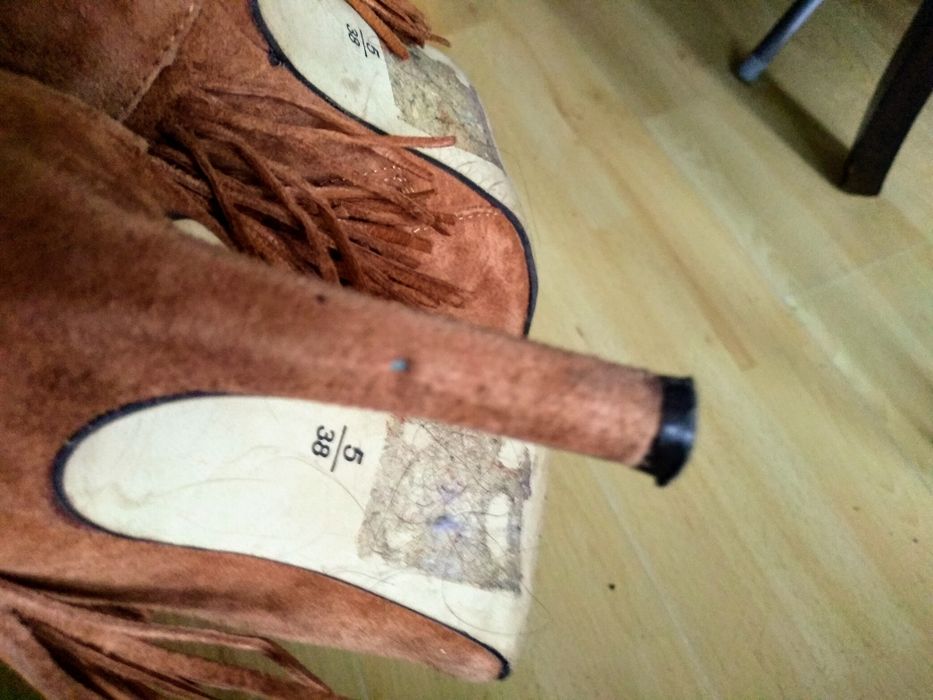 Botki z frędzlami skóra naturalna 38