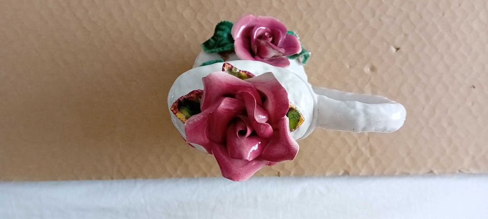 Peça Artesanal de Barro com Flores Faiança das Caldas!