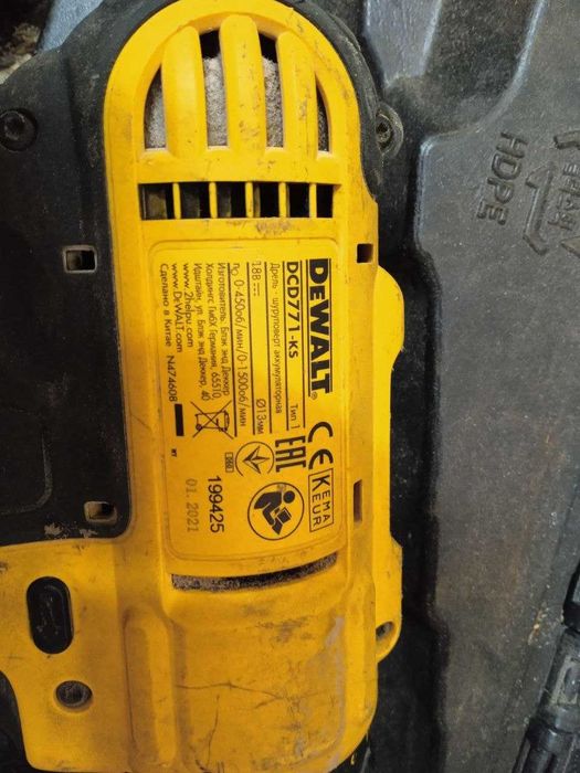 DeWALT DCD771-ks