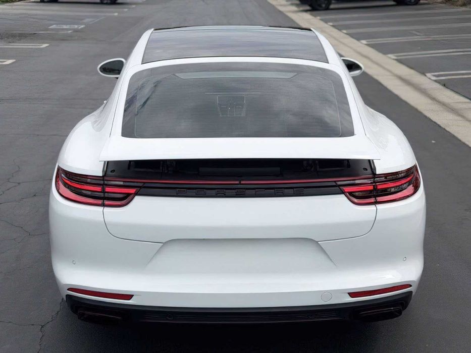 Porsche Panamera 4      2018