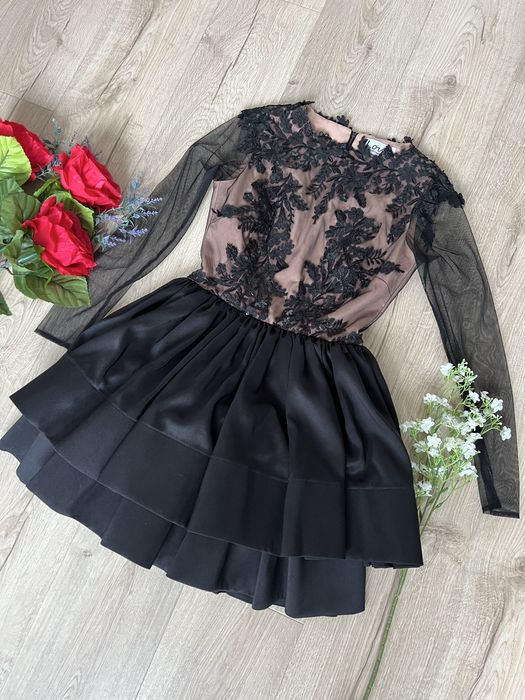 Czarna sukienka lou s rozkloszowana koronkowa krótka wesele elegancka