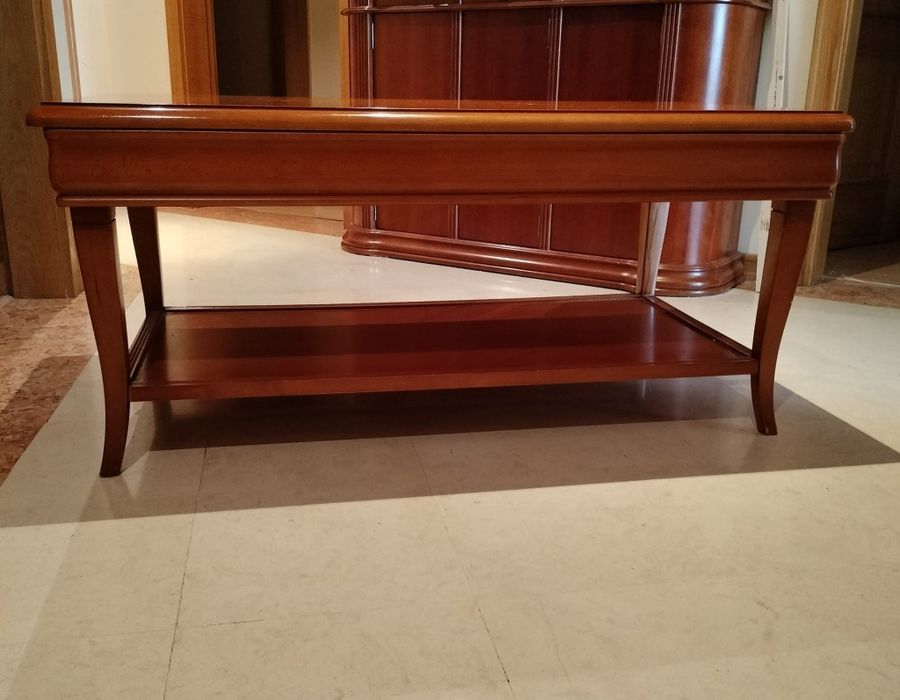 Mesa de sala em cerejeira .
