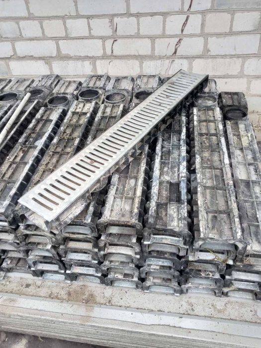 Ливневка желоб сточный канал.