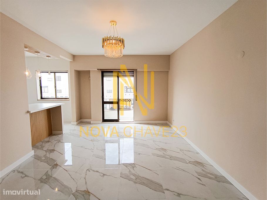 Apartamento T2 Totalmente Remodelado na Rinchoa – 91 m² | 6.º Andar