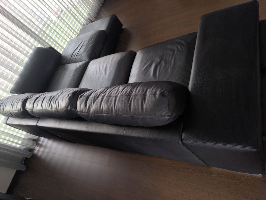 Sofá com chaise long em pele