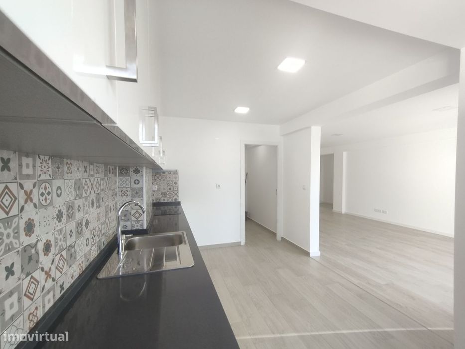 Apartamento T2 com Vista Mar no Centro de Santa Cruz