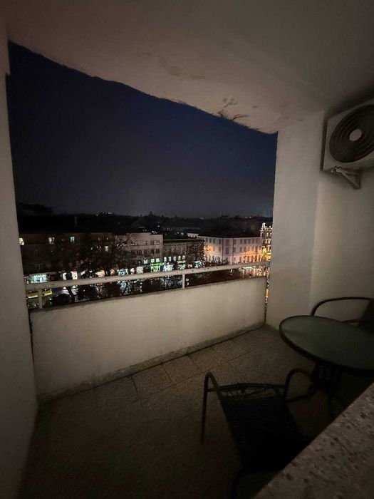 Апартаменти з балконом в центрі до 6 осіб на пр. Свободи