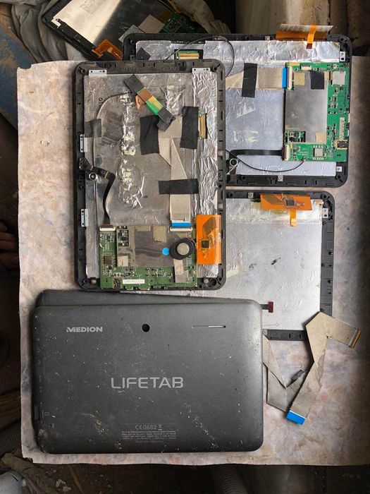 Планшети на запчастини Medion