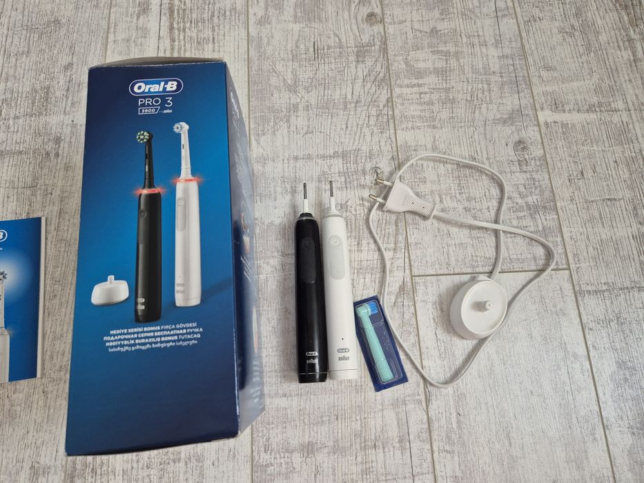 Oral B Pro biała i czarna 3900 N dwupak