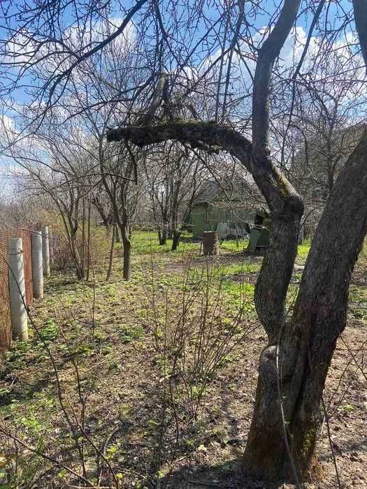 Дача з будинком в місті, біля "Епіцентру"