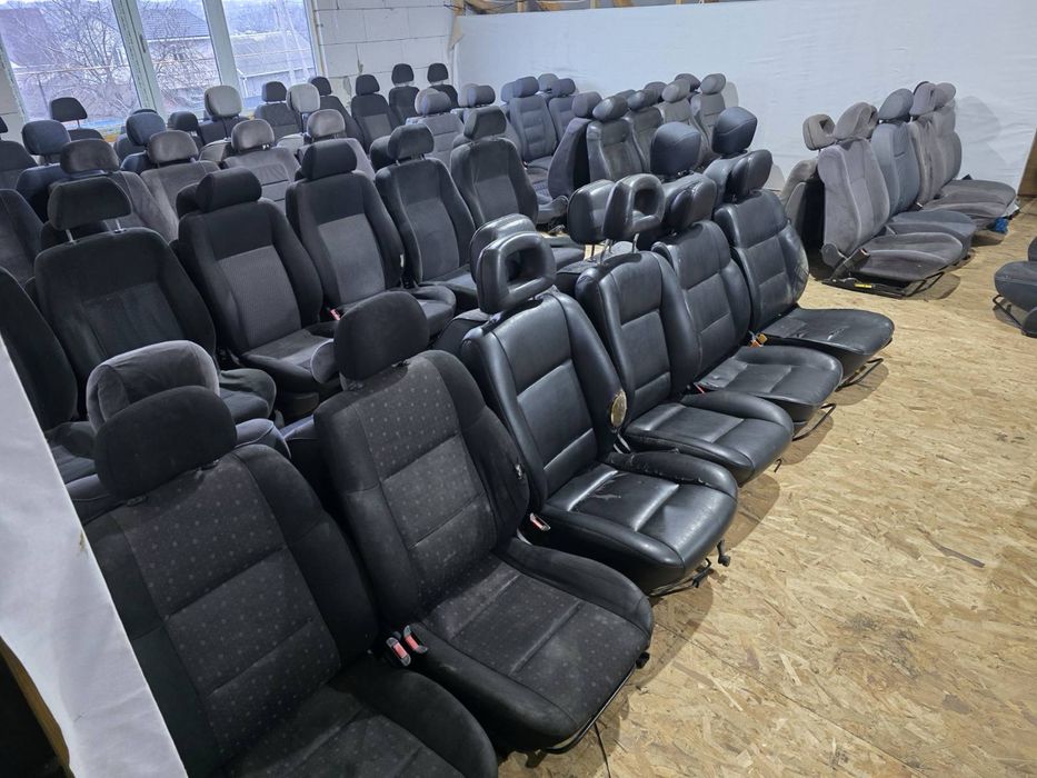 Сидіння ,крісла салону на авто