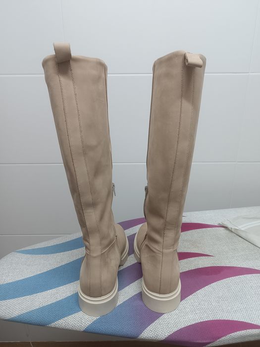 Botas  de cano alto (oportunidade)