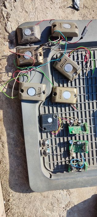 Доводчики дверей.Домофонные трубки.