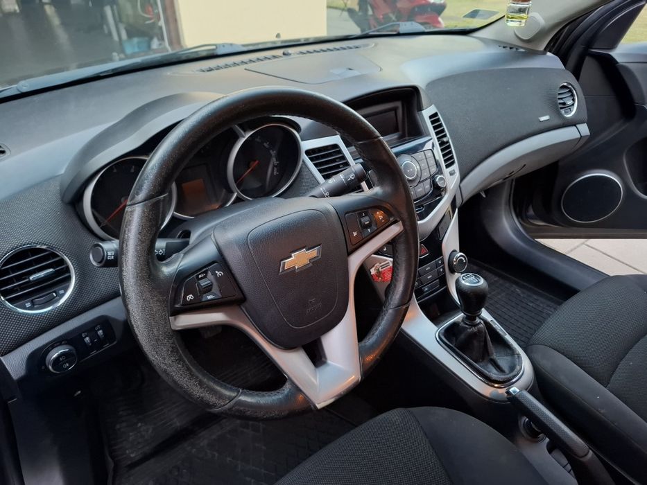 Chevrolet Cruz 2011 sedan 1,6 benzyna