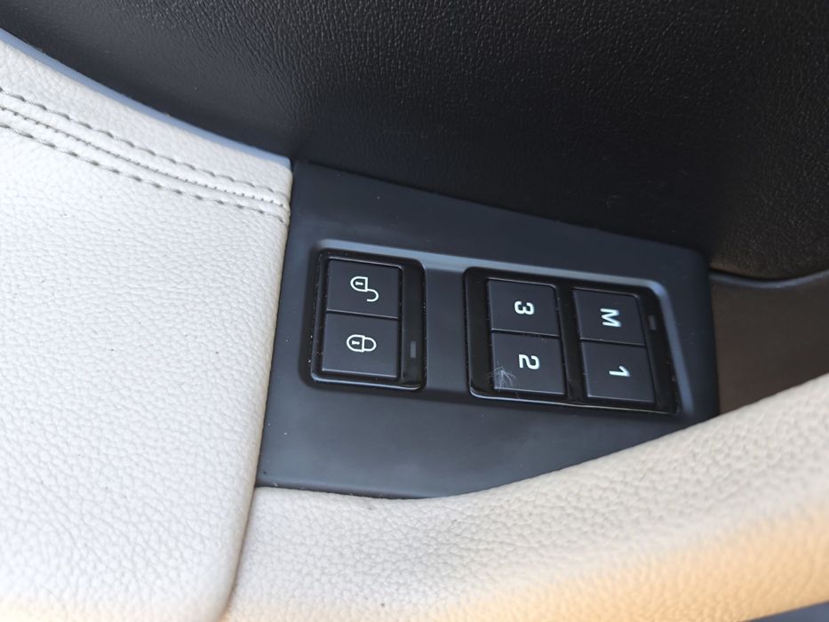 Елітне авто Jaguar F-Pace