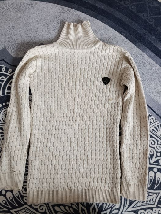 Гарні теплі светри для підлітків