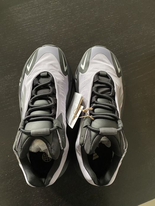 Yeezy 700 r. 40 2/3