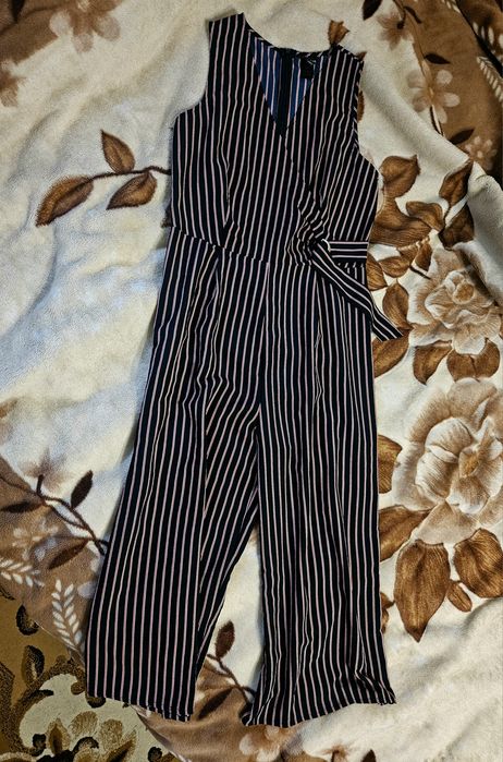 Жіночий літній комбінезон у синьо-червону смужку