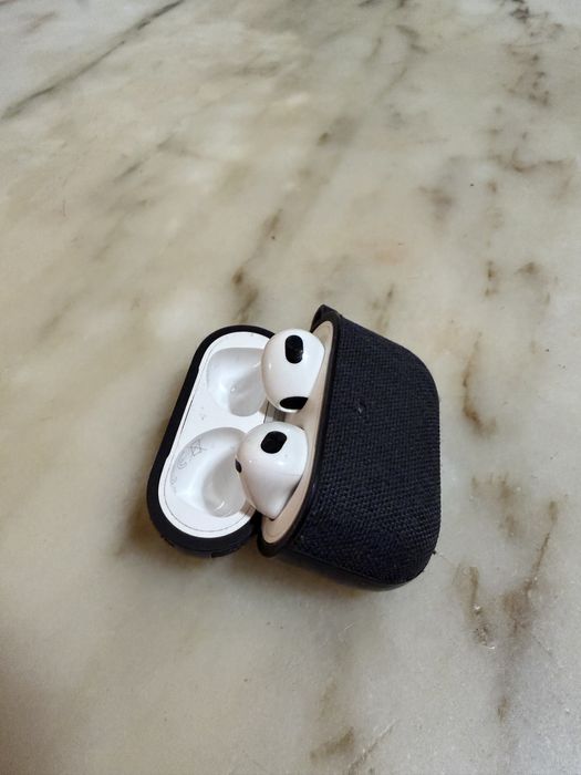 Apple Airpods 3 com capa