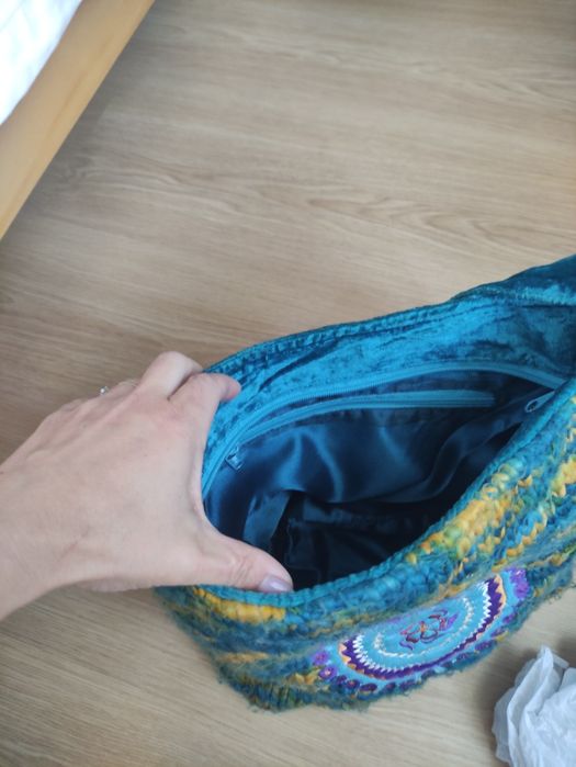 Mala em tecido azul com mandála